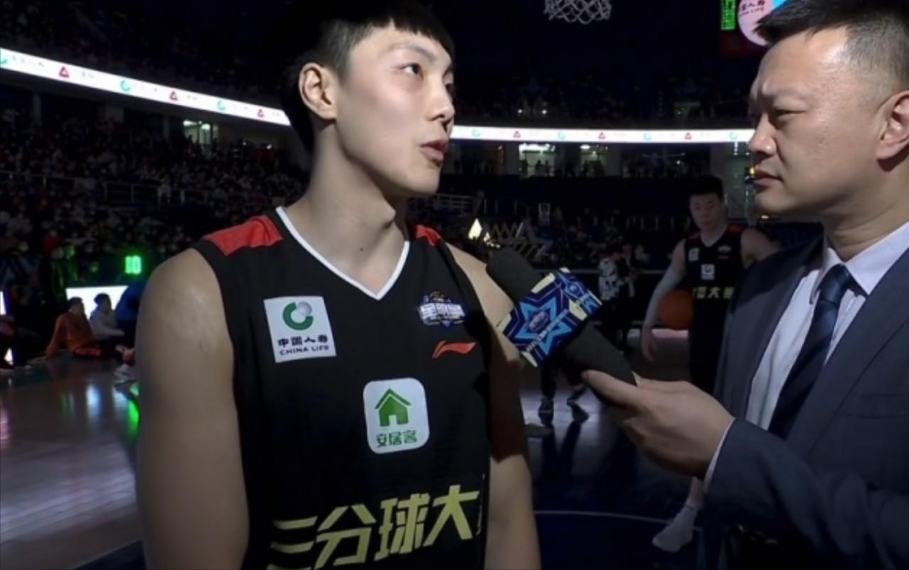 篮球赛事中的明星三分球璀璨亮点时刻